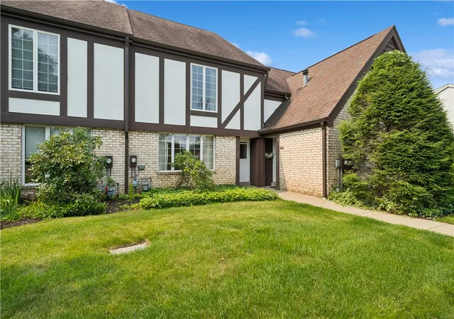 2nd image of 1772 Foxcroft Lane #105, Mc Candless, PA 15101 | MLS# 1764583