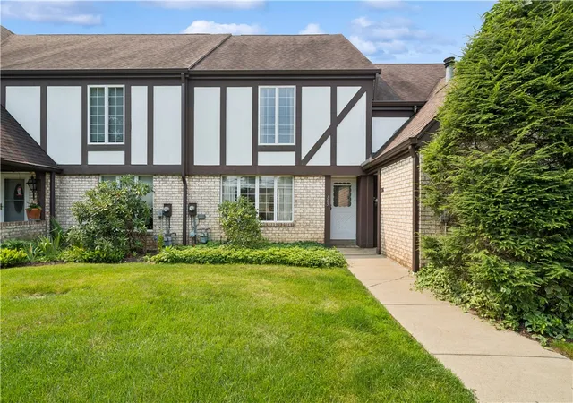 3rd image of 1772 Foxcroft Lane #105, Mc Candless, PA 15101 | MLS# 1764583