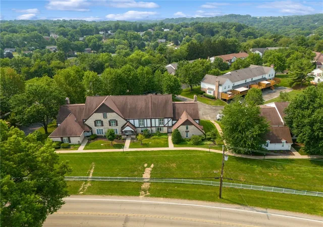 4th image of 1772 Foxcroft Lane #105, Mc Candless, PA 15101 | MLS# 1764583