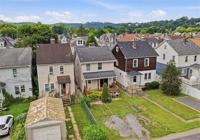 Photo 3 of Single family home for sale at 28 Evans Ave, Ingram, PA 15205 | MLS# 1765675 | Listing updated on 2026-08-04