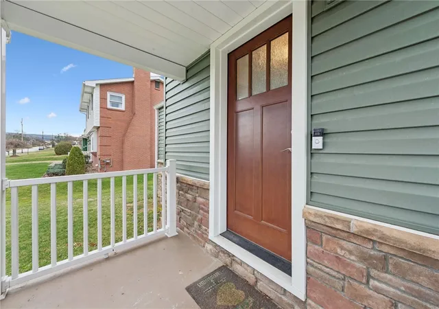2nd image of 1521 Woodlawn Dr, Unity  Twp, PA 15650 | MLS# 1765832