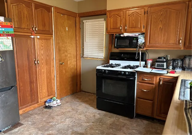 4th image of 227 W Henry St, Harrisville Boro, PA 16038 | MLS# 1765877