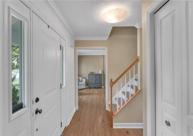 3rd image of 1702 Wheatland Ct, Moon/crescent Twp, PA 15108 | MLS# 1765915