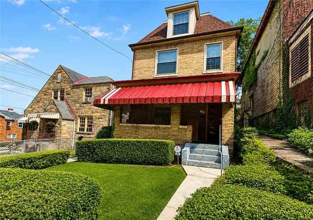 Photo 3 of Single family home for sale at 205 E Elizabeth St, Hazelwood, PA 15207 | MLS# 1765920 | Listing updated on 2026-10-07