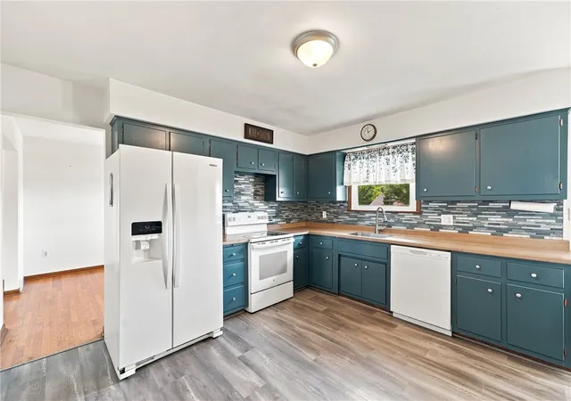 2nd image of 125 W Rockenstein Ave, Twp Of But Sw, PA 16001 | MLS# 1765783