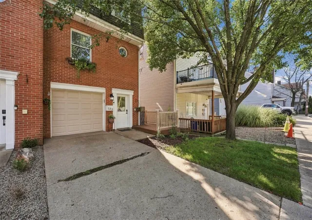 Photo 2 of Townhouse for sale at 133 Meridan St, Mt Washington, PA 15211 | MLS# 1765164 | Listing updated on 2026-10-02