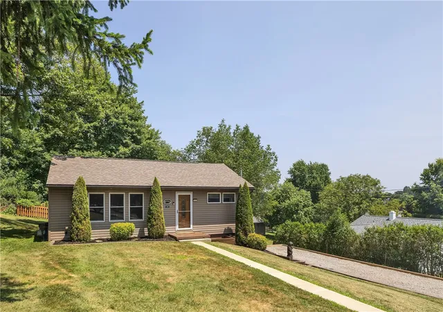 2nd image of 551 Broadway, Pine Twp, PA 15090 | MLS# 1765975