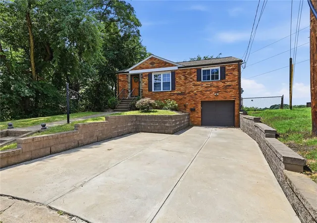 Photo 2 of Single family home for sale at 364 Pierina Dr, Scott Twp, PA 15243 | MLS# 1765974 | Listing updated on 2026-08-31