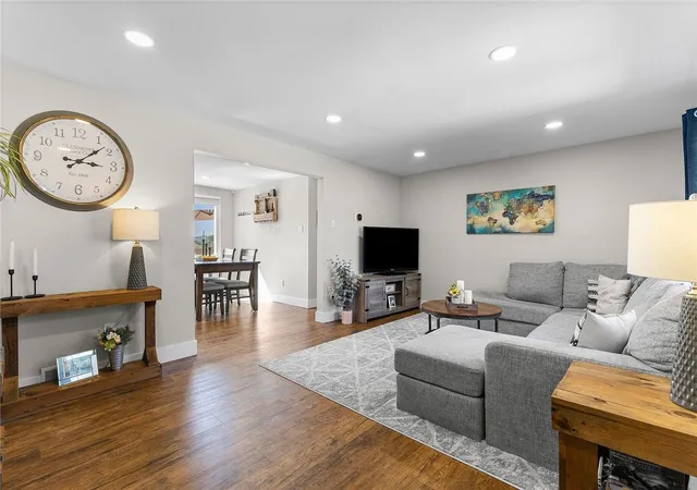 Photo 3 of Single family home for sale at 364 Pierina Dr, Scott Twp, PA 15243 | MLS# 1765974 | Listing updated on 2026-08-31