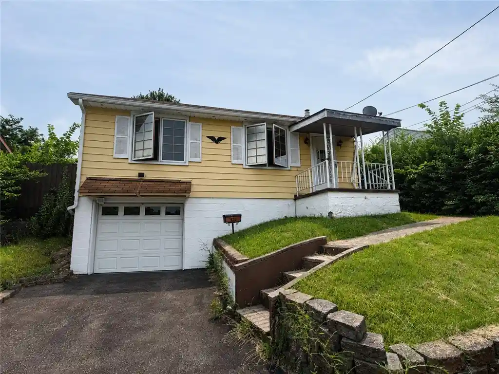 Single family home for sale at 520 Pinehurst Dr, N Versailles, PA 15137 | MLS# 1765986
