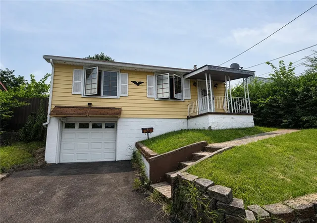 Photo 1 of Single family home for sale at 520 Pinehurst Dr, N Versailles, PA 15137 | MLS# 1765986 | Listing updated on 2026-09-19