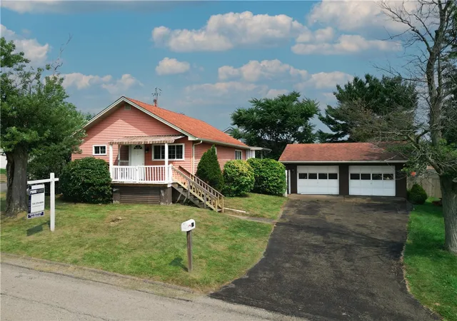 2nd image of 490 Glenn St, City Of Washington, PA 15301 | MLS# 1765125