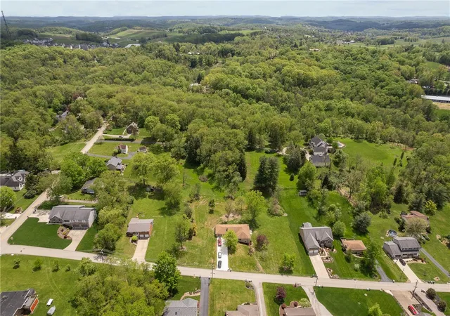 11th image of 117 Valley View Dr, Peters Twp, PA 15367 | MLS# 1765996