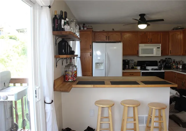 4th image of 2011 Trail Side Ct, Penn Twp, PA 15644 | MLS# 1765862