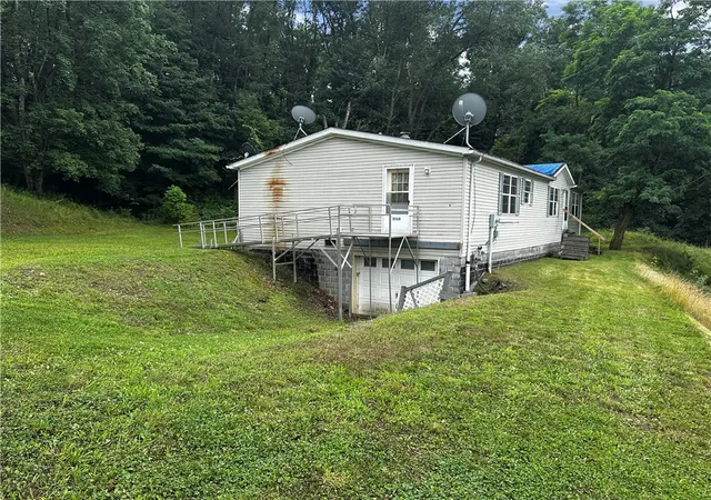 Photo 1 of Manufactured home for sale at 1818 Pershing St, Johnstown, PA 15902 | MLS# 1765900 | Listing updated on 2026-08-05