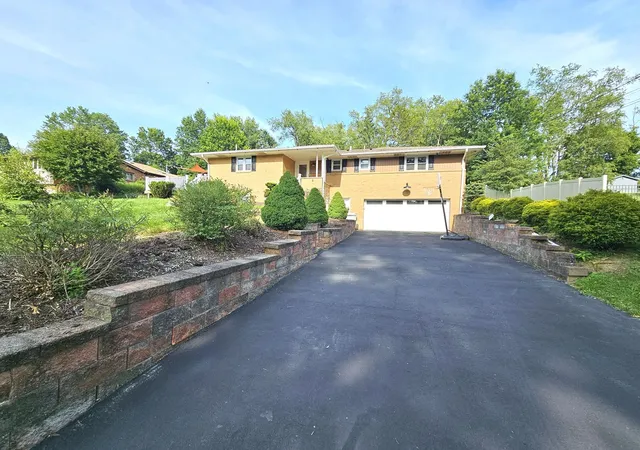 2nd image of 145 Brookdale Circle, Peters Twp, PA 15317 | MLS# 1766014