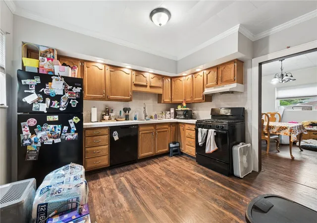 Photo 4 of House for sale at 512 Brinwood Ave, Carrick, PA 15227 | MLS# 1766016 | Listing updated on 2026-08-04