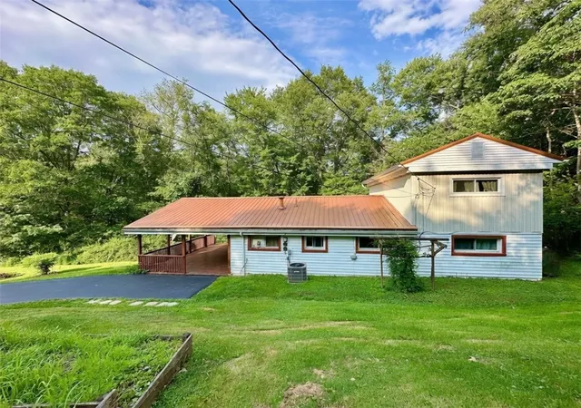 2nd image of 724 Rose Point Harlansburg Rd, New Castle, PA 16101 | MLS# 1766006