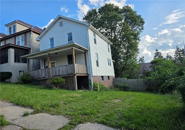 Photo 1 of Single family home for sale at 624 Front St, Brownsville, PA 15417 | MLS# 1766041 | Listing updated on 2026-07-22