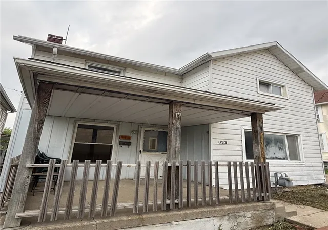 1st image of 833 Morton St, New Castle, PA 16101 | MLS# 1766008