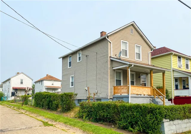 2nd image of 301 Wykes St, Aliquippa, PA 15001 | MLS# 1766064