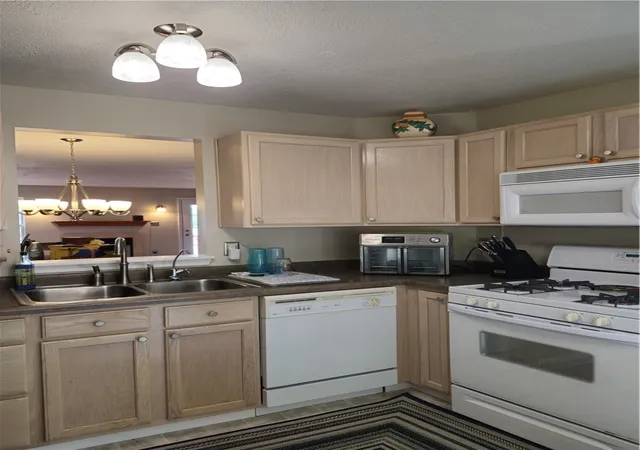 5th image of 206 Hillvue Dr, Seven Fields Boro, PA 16046 | MLS# 1765852