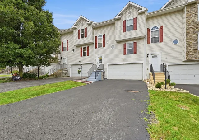 2nd image of 135 Cinque Terra Pl, Finleyville, PA 15332 | MLS# 1766084