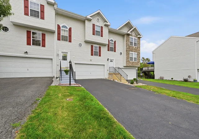 3rd image of 135 Cinque Terra Pl, Finleyville, PA 15332 | MLS# 1766084