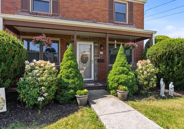 2nd image of 700 Lochinvar Dr, Mc Candless, PA 15237 | MLS# 1766087