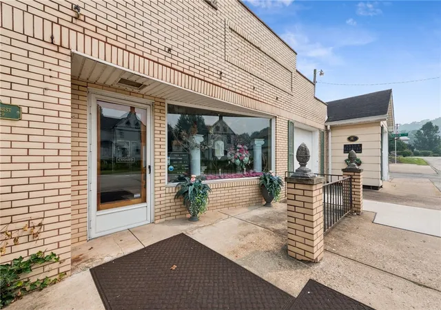 3rd image of 305-307 S 6Th St, West Newton, PA 15089 | MLS# 1766090