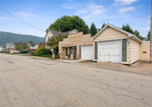 4th image of 305-307 S 6Th St, West Newton, PA 15089 | MLS# 1766090