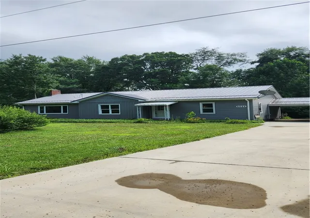 2nd image of 4694 Sandy Lake Greenville Rd, Lake Twp, PA 16153 | MLS# 1766103