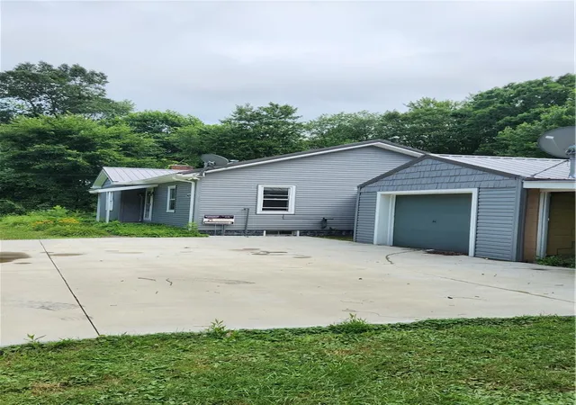 3rd image of 4694 Sandy Lake Greenville Rd, Lake Twp, PA 16153 | MLS# 1766103