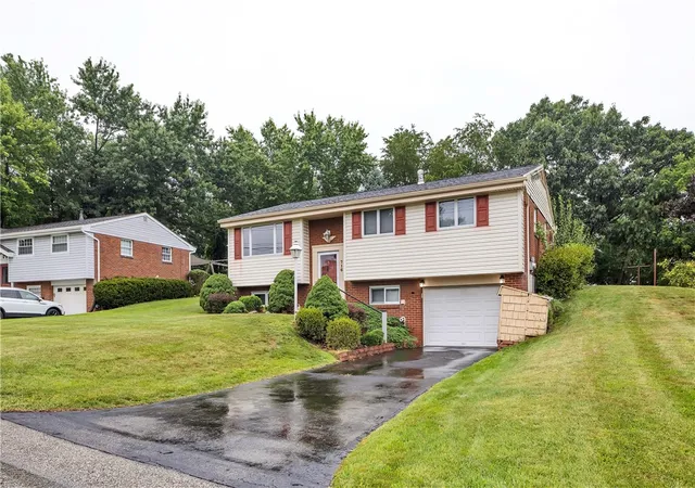 3rd image of 716 Limestone Dr, Allison Park, PA 15101 | MLS# 1765896