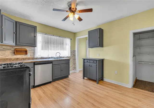 Photo 5 of Sale Pending at 1830 W Railroad St, Heidelberg, PA 15106 | MLS# 1764648 | Listing updated on 2026-08-31
