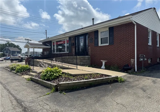 2nd image of 2417 Freeport Rd, Harrison Twp, PA 15065 | MLS# 1765985