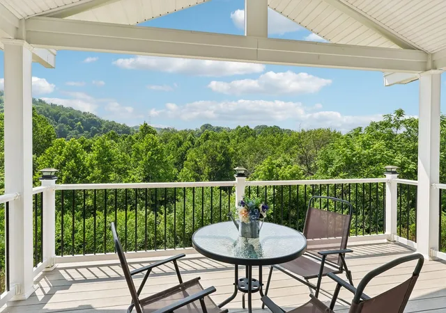 2nd image of 1679 Hastings Park Dr, South Fayette, PA 15017 | MLS# 1766226