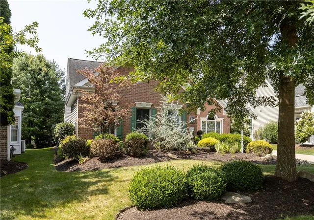 33rd image of 105 Driftwood Dr, Peters Twp, PA 15317 | MLS# 1765745