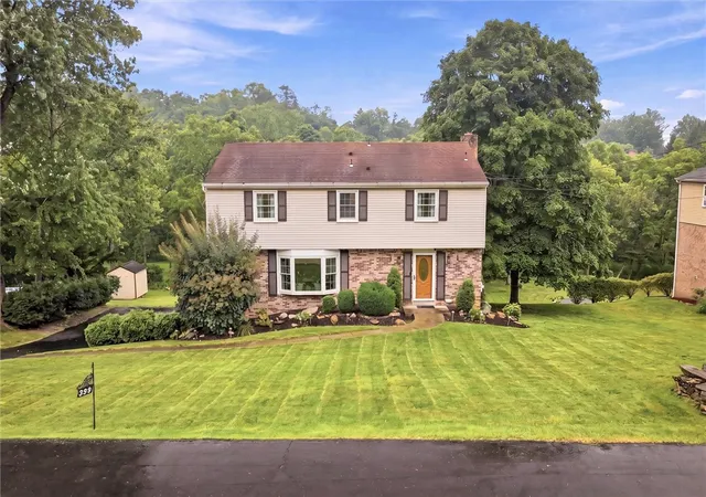 3rd image of 339 Stonebrook Dr, Peters Twp, PA 15317 | MLS# 1766123