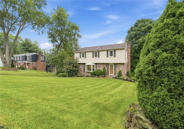 4th image of 339 Stonebrook Dr, Peters Twp, PA 15317 | MLS# 1766123