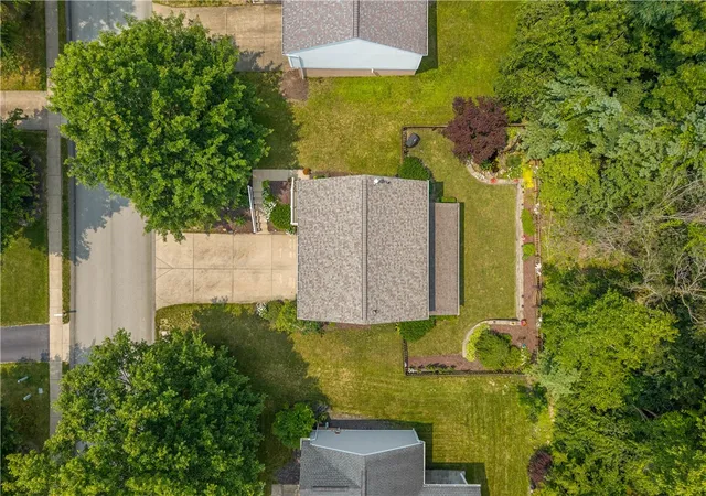 Photo 3 of Single family home for sale at 1129 Meadowbrook Dr, Canonsburg, PA 15317 | MLS# 1765731 | Listing updated on 2026-07-29