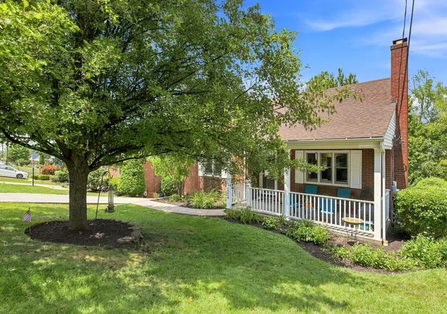 1st image of 1224 Raven Dr, Scott Twp, PA 15243 | MLS# 1766281