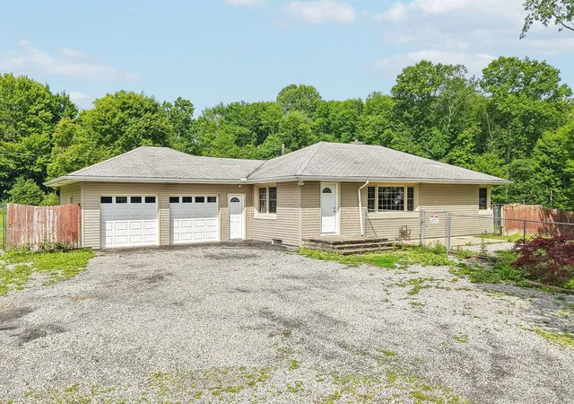 2nd image of 1593 Mercer Grove City Rd, Findley Twp, PA 16137 | MLS# 1766293