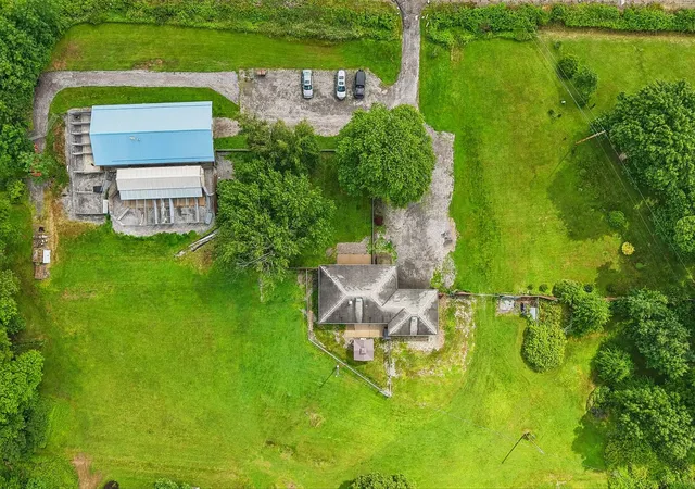 49th image of 1593 Mercer Grove City Rd, Findley Twp, PA 16137 | MLS# 1766293