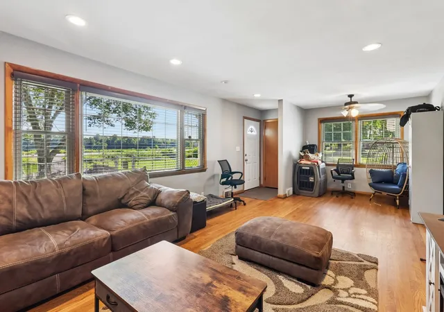 5th image of 1593 Mercer Grove City Rd, Findley Twp, PA 16137 | MLS# 1766293