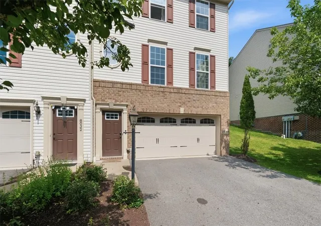2nd image of 8034 Hinsdale Ln, South Fayette, PA 15057 | MLS# 1765933