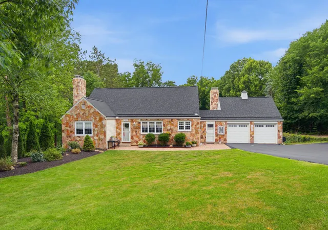 1st image of 1820 Kent Rd, Upper St Clair, PA 15241 | MLS# 1766356