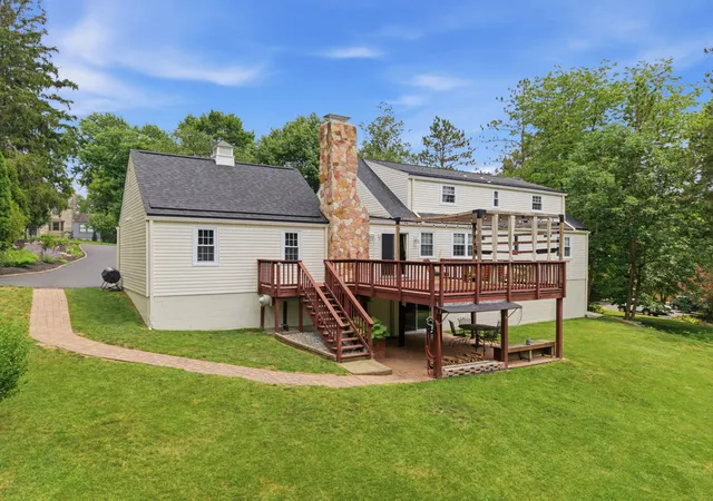 3rd image of 1820 Kent Rd, Upper St Clair, PA 15241 | MLS# 1766356