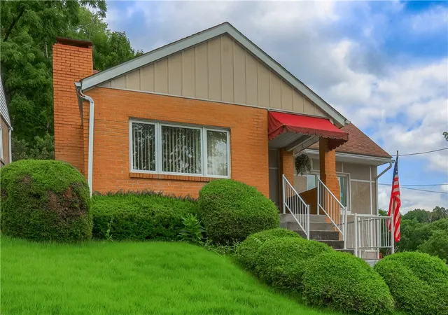 2nd image of 108 Hazen Ave, Ellwood City, PA 16117 | MLS# 1765735