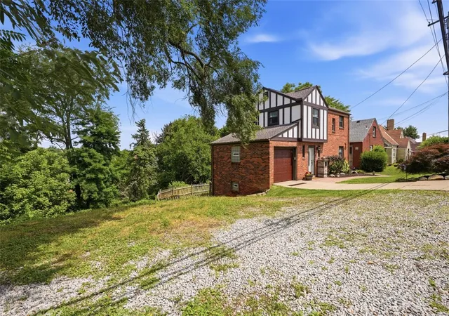 3rd image of 49 Audrey Dr, Pleasant Hills, PA 15236 | MLS# 1766181